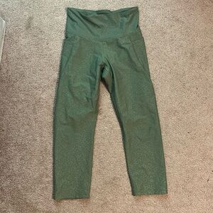 Old navy athletic capris with pockets